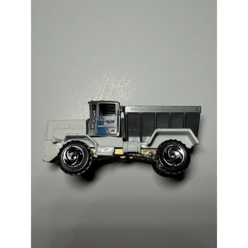Hot Wheels 1:64 Oshkosh Snow Plow Avalanche Express Diecast Truck White Gray